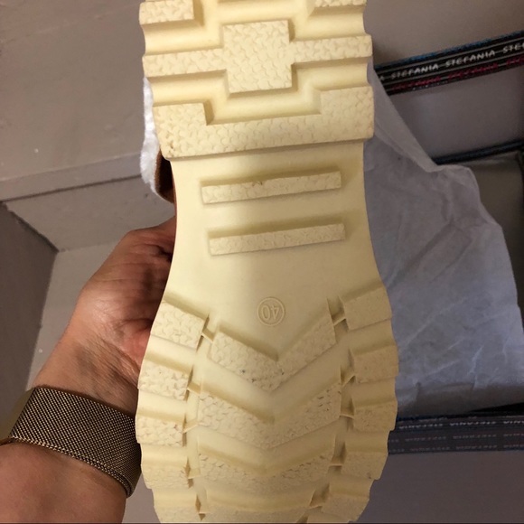 BNIB tan boots with white fur timberland style - Picture 2 of 5